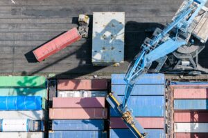 Contenedores con productos de importación a México